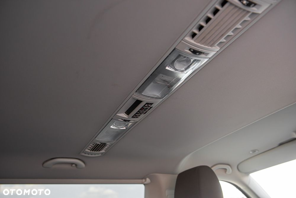 Volkswagen Caravelle - 17