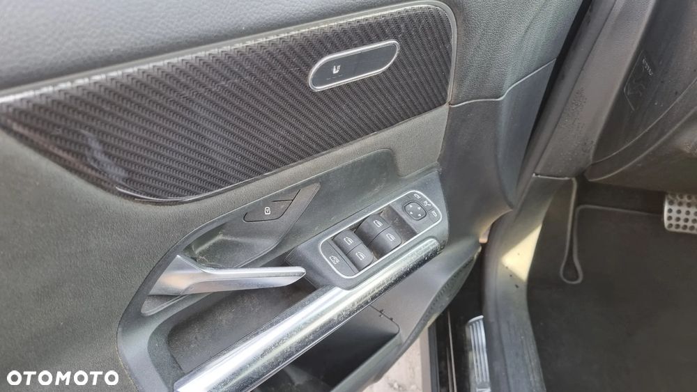 Mercedes-Benz GLA 200 d 4Matic 8G-DCT AMG Line - 30