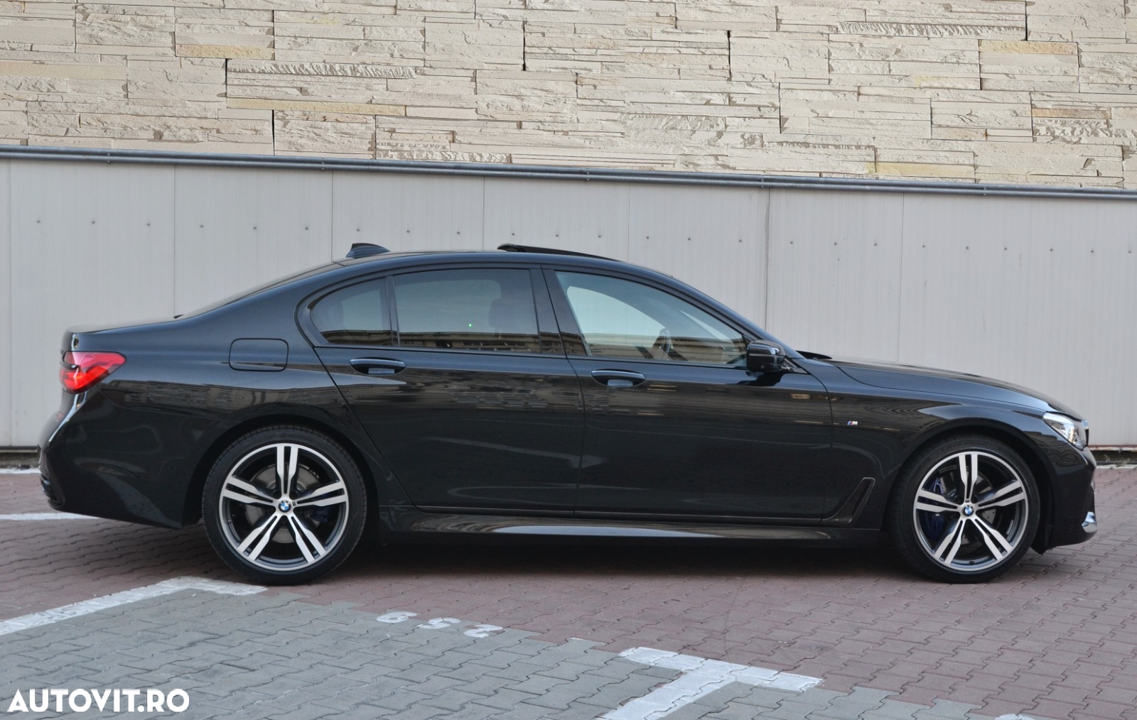 BMW Seria 7 740i - 31