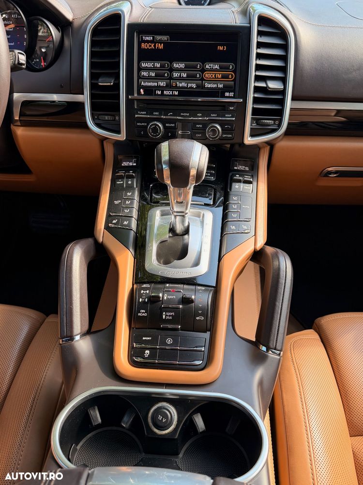 Porsche Cayenne 3.0 L - 8