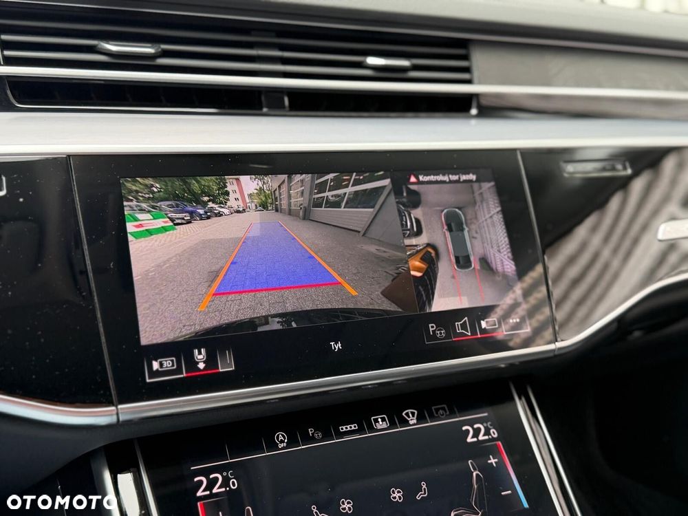 Audi A8 - 40