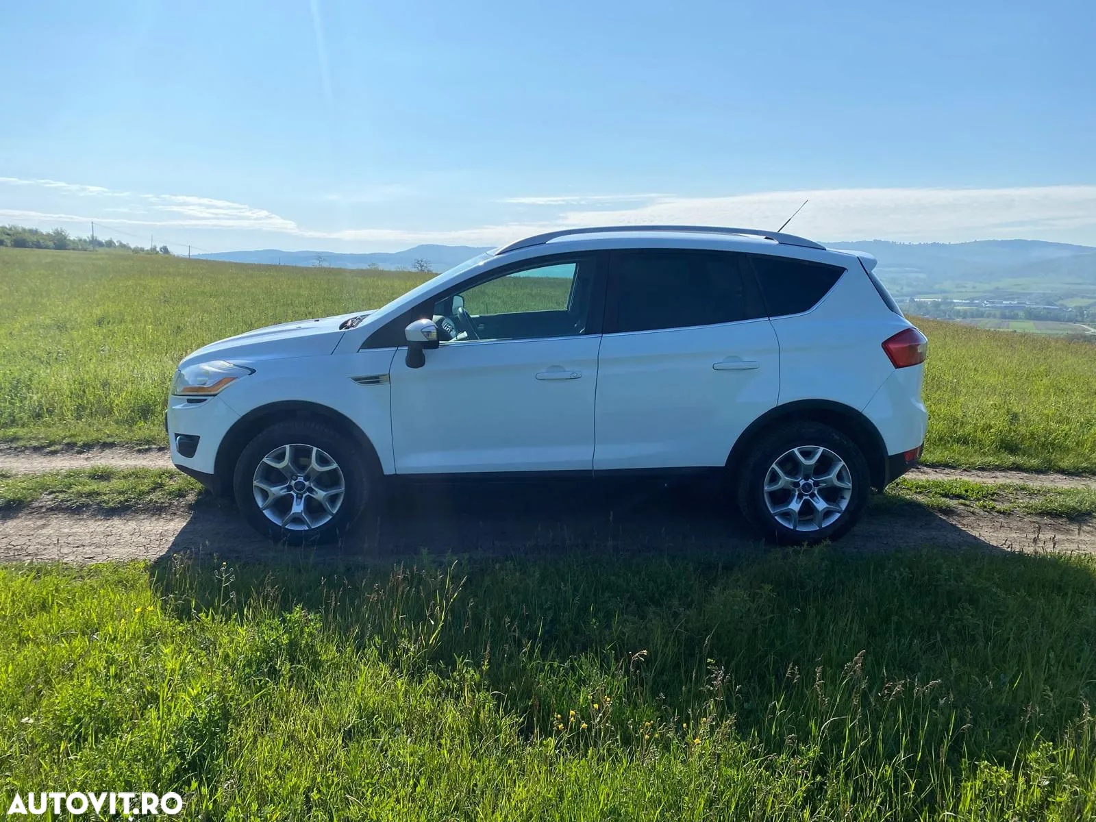Ford Kuga 2.0 TDCi 2x4 Titanium - 2
