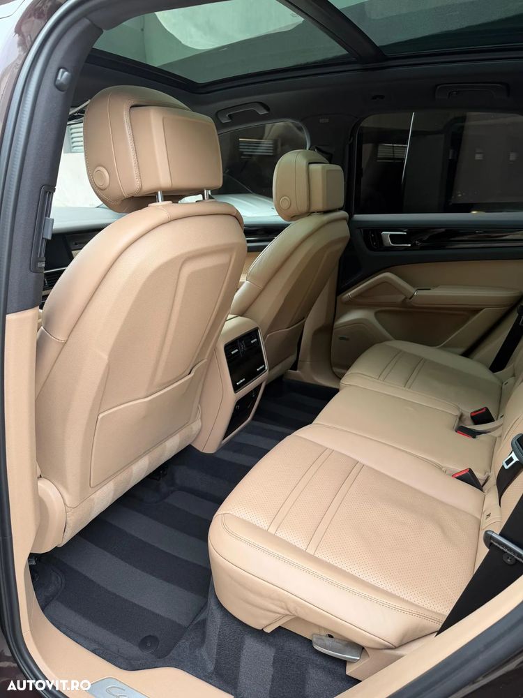 Porsche Cayenne - 4