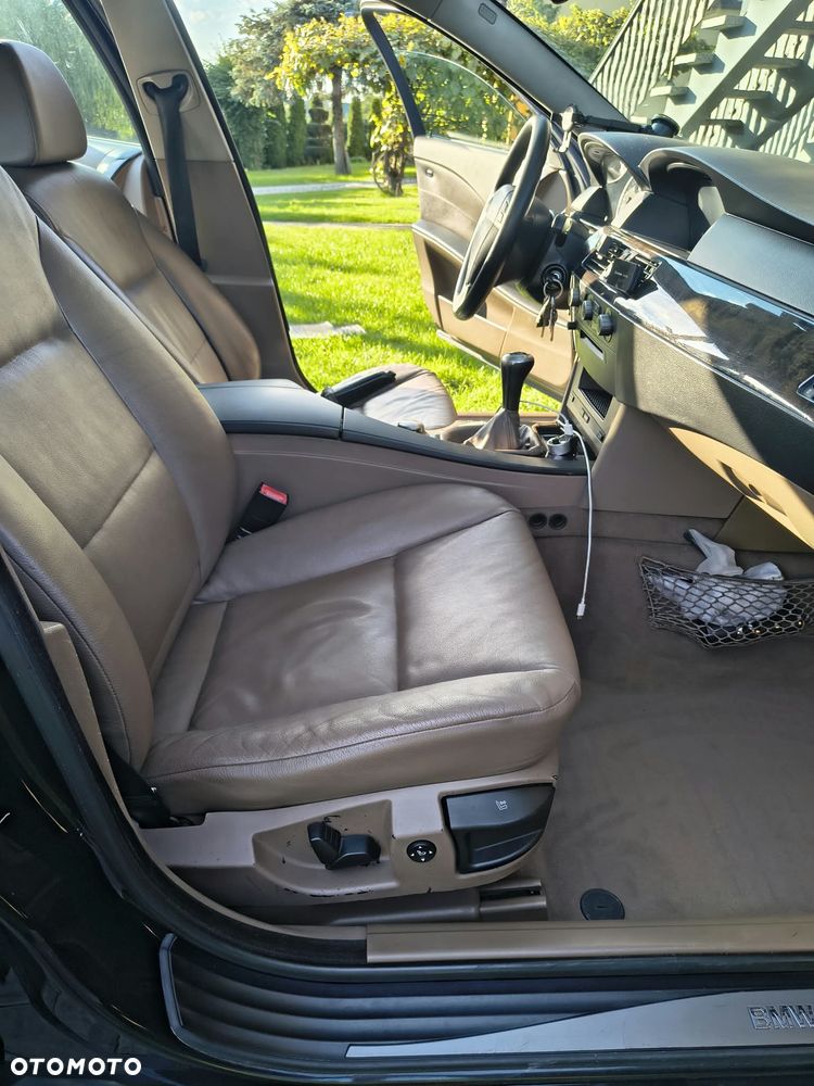 BMW Seria 5 525d - 37