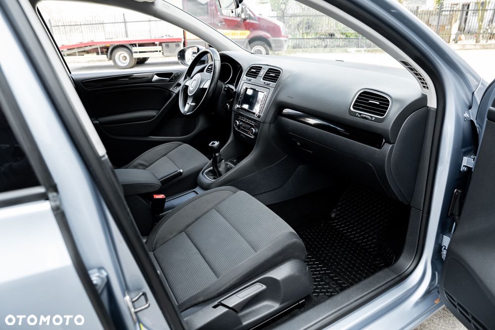 Volkswagen Golf 1.6 Comfortline - 23