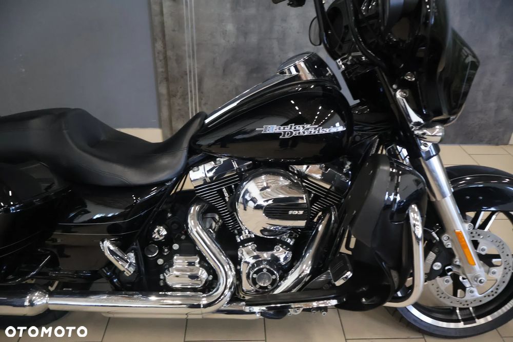 Harley-Davidson Touring Street Glide - 4