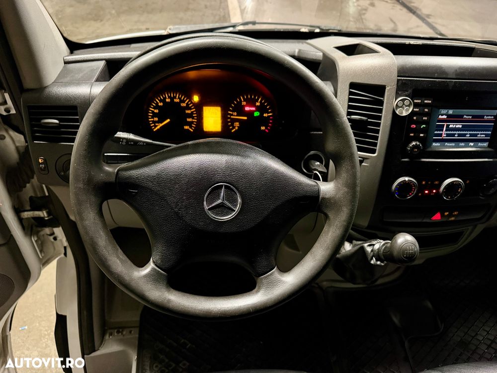 Mercedes-Benz Sprinter - 14