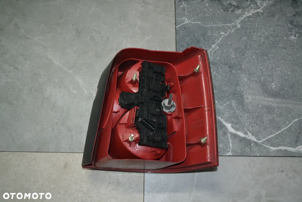 VW PASSAT B5 FL KOMBI 01-05 LAMPA TYŁ TYLNA LEWA KOMPLETNA Z WKŁADEM - 3