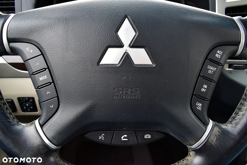 Mitsubishi Pajero - 10
