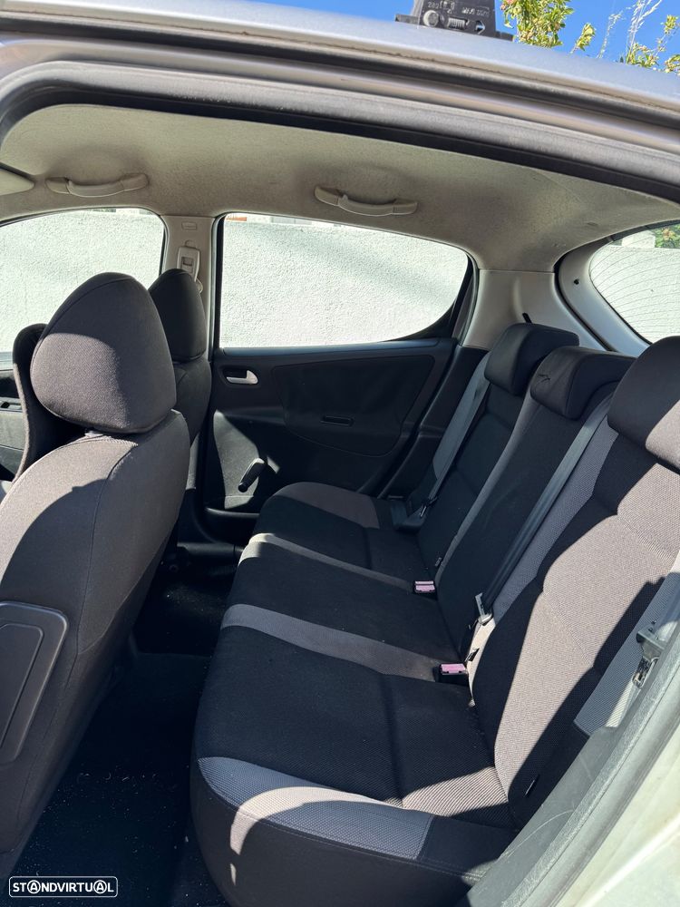 Peugeot 207 1.4 HDi Urban - 13