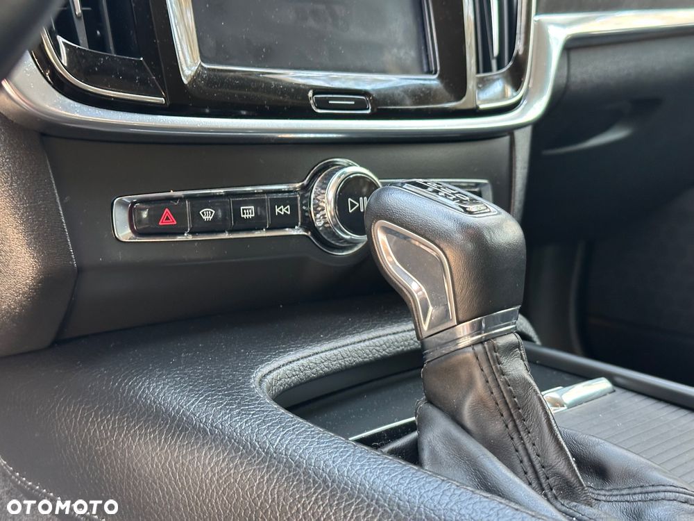 Volvo V90 D5 SCR AWD Momentum - 20