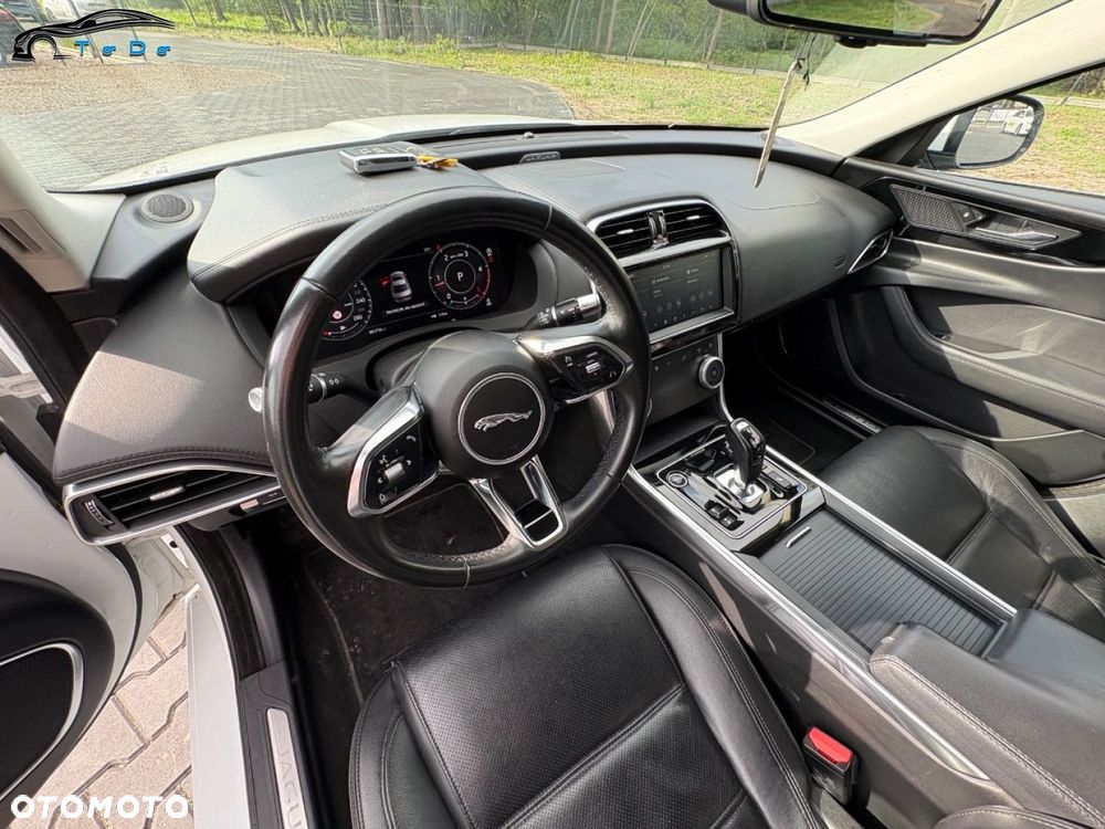 Jaguar XE 2.0 D R-Sport - 19