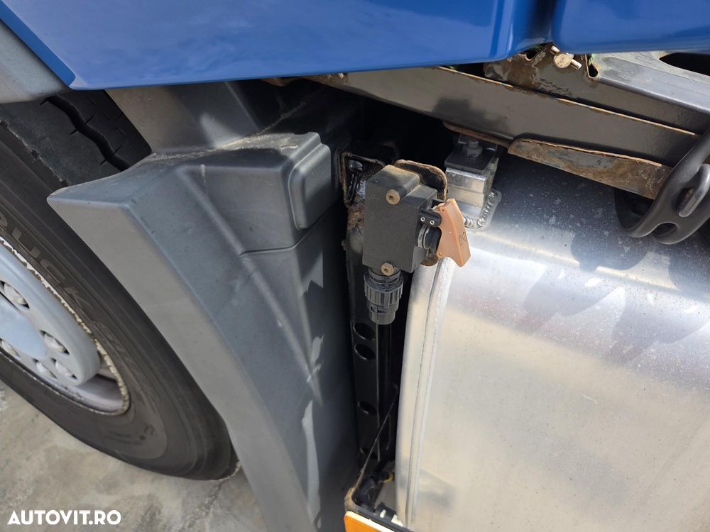 Volvo FH500, 6x2/4-AXA LIFTABILA si VIRATOARE, 500 CP euro 6, 2018, 553.963km, rulat in GERMANIA, Aeropachet, 2 paturi, frigider, 2 girofaruri, 2 rezervoare total 600l, Carte identitate RAR, posibil leasing 2 ani-STARE FOARTE BUNA-PROMOTIE 46.900 EUR+tva - 33