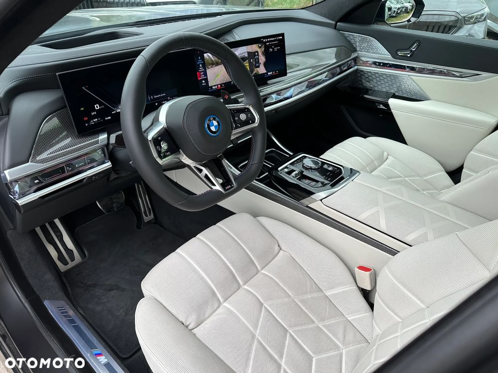 BMW Seria 7 M760e PHEV xDrive Individual Edition sport - 10