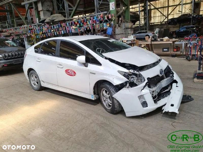 Toyota Prius (Hybrid) - 21