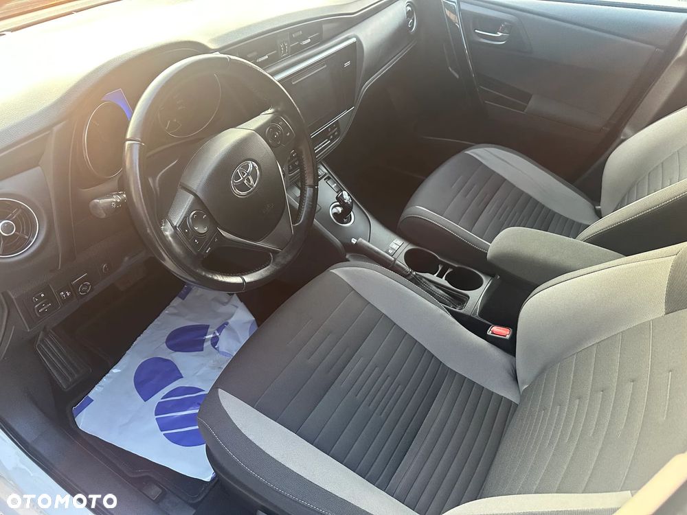 Toyota Auris Hybrid 135 Premium - 24