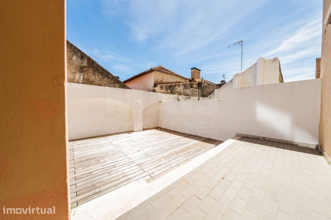 Apartamento T2 Semi-Novo | Terraço | Garagem | Bombarral - Grande imagem: 2/30