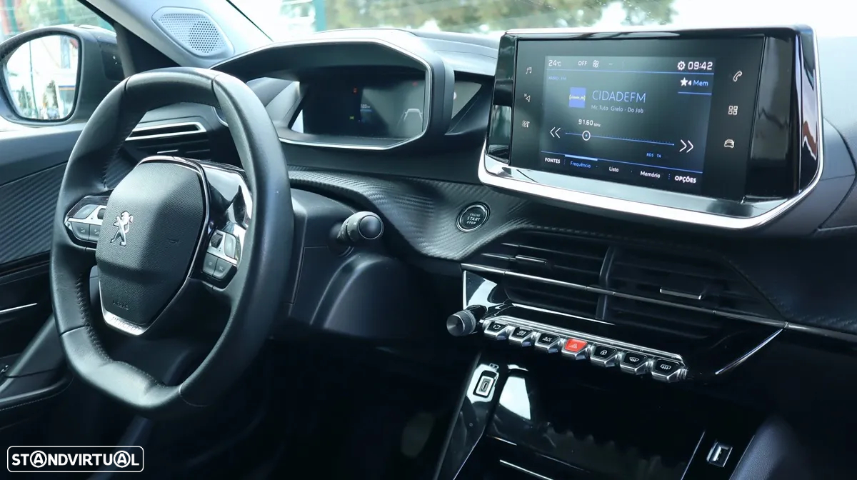 Peugeot 2008 1.2 PureTech Allure Pack - 23