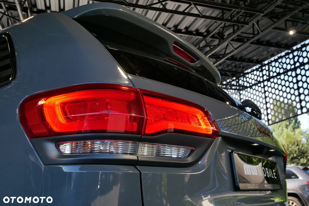 Jeep Grand Cherokee - 38