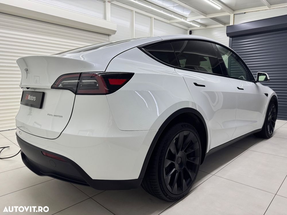 Tesla Model Y Long Range Dual Motor AWD - 4