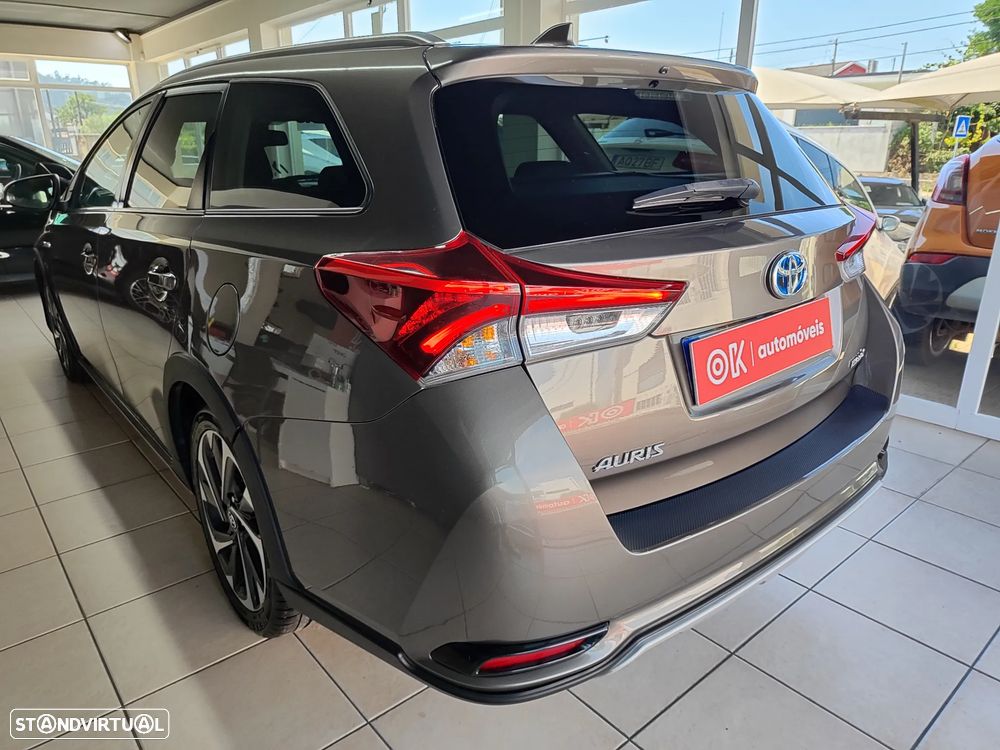 Toyota Auris Touring Sports 1.8 HSD Comfort +P.Techno+P.Sport - 8