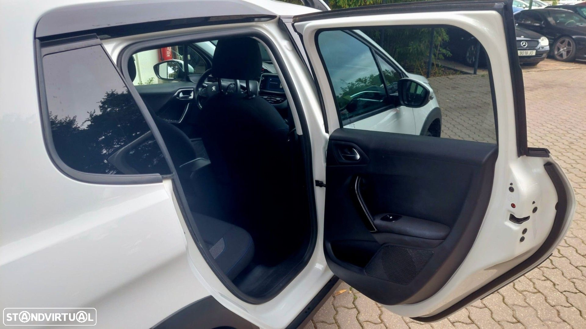 Peugeot 2008 1.2 PureTech Signature - 10