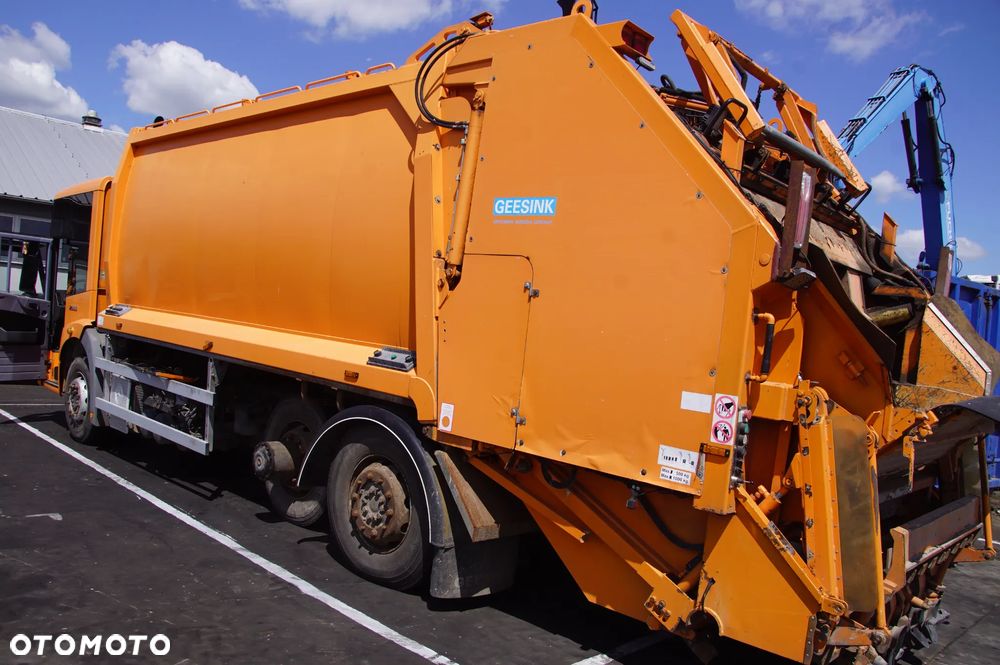 Auto na części - Mercedes Econic 225 tyś km OM926LA OM 926 LA 326 KM A9572704301 ALLISON TIDA 3200 2007R silnik skrzynia drzwi maska lampa rozrusznik most stacyjka licznik moduł sterownik komputer - 7