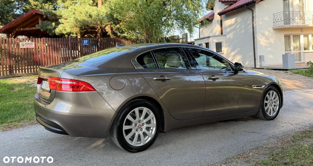 Jaguar XE D180 R-Dynamic S - 7