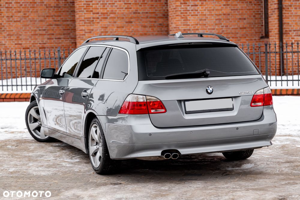 BMW Seria 5 525i Touring - 13