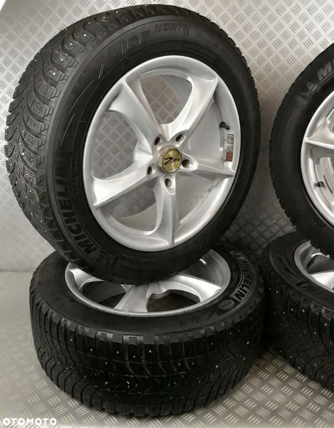 225/55R17 koła felgi aluminiowe ZITO 17X7,5 5X120 17" ET45 VW T5 LIFT T6 - 2