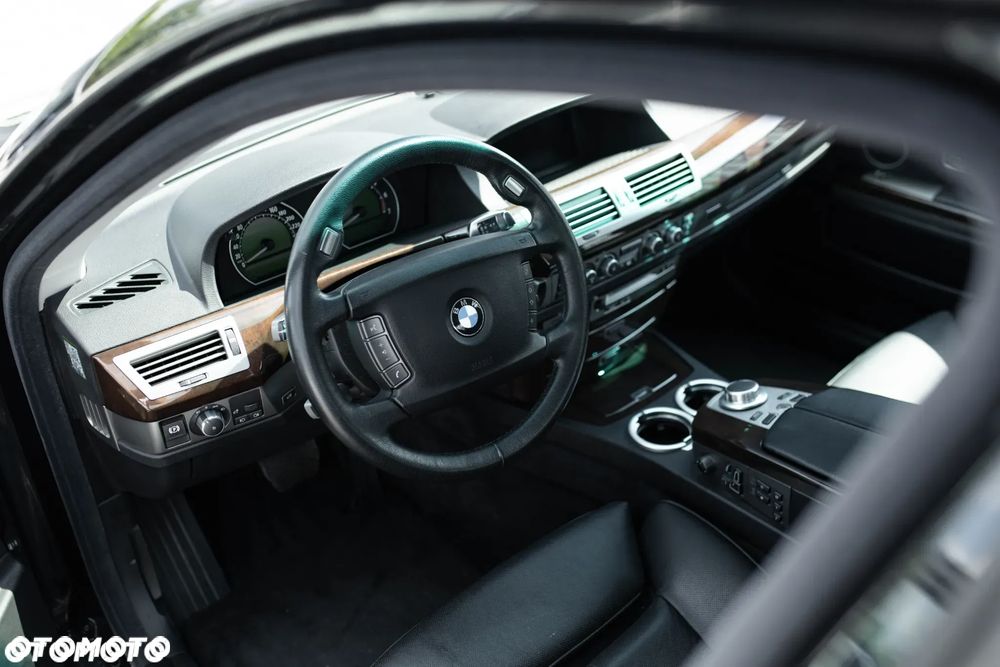 BMW Seria 7 750i - 13