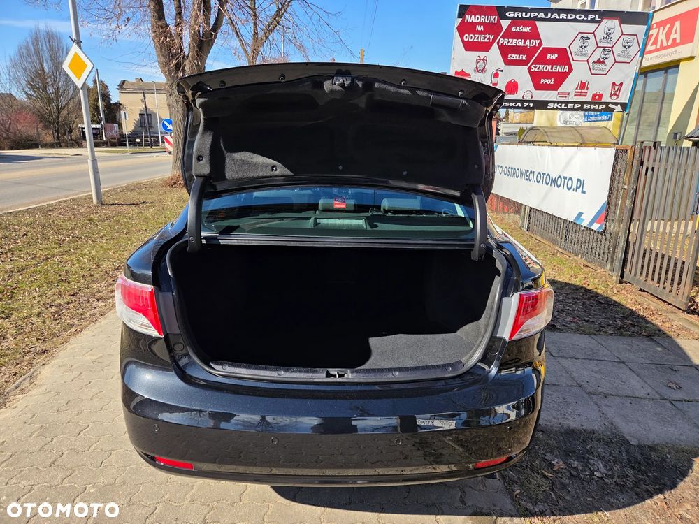 Toyota Avensis 1.8 Comfort - 20