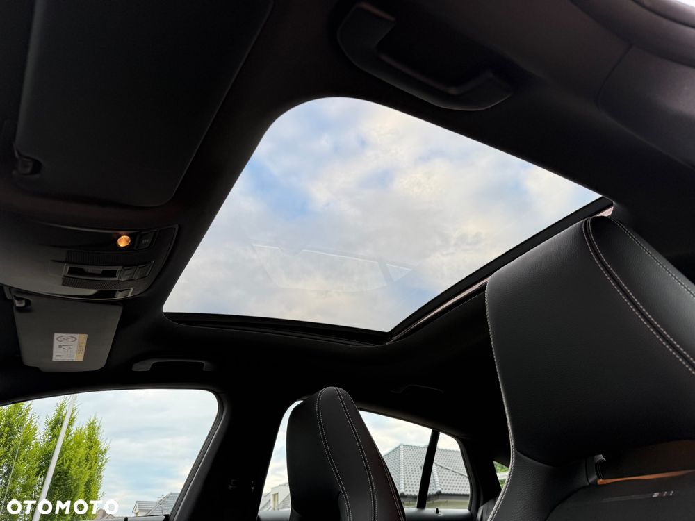 Mercedes-Benz CLA 180 7G-DCT Peak Edition - 33