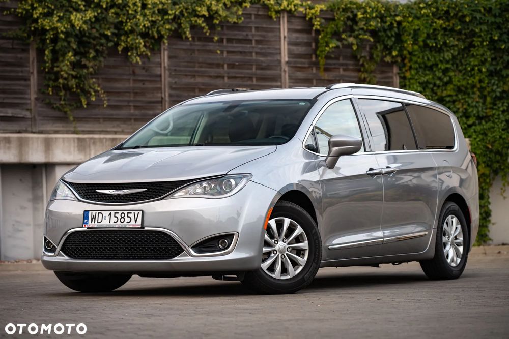 Chrysler Pacifica - 1