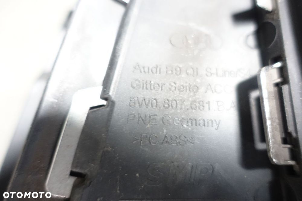 KRATKA ZDERZAKA LEWA AUDI A4 B9 S-LINE 8W0 - 4