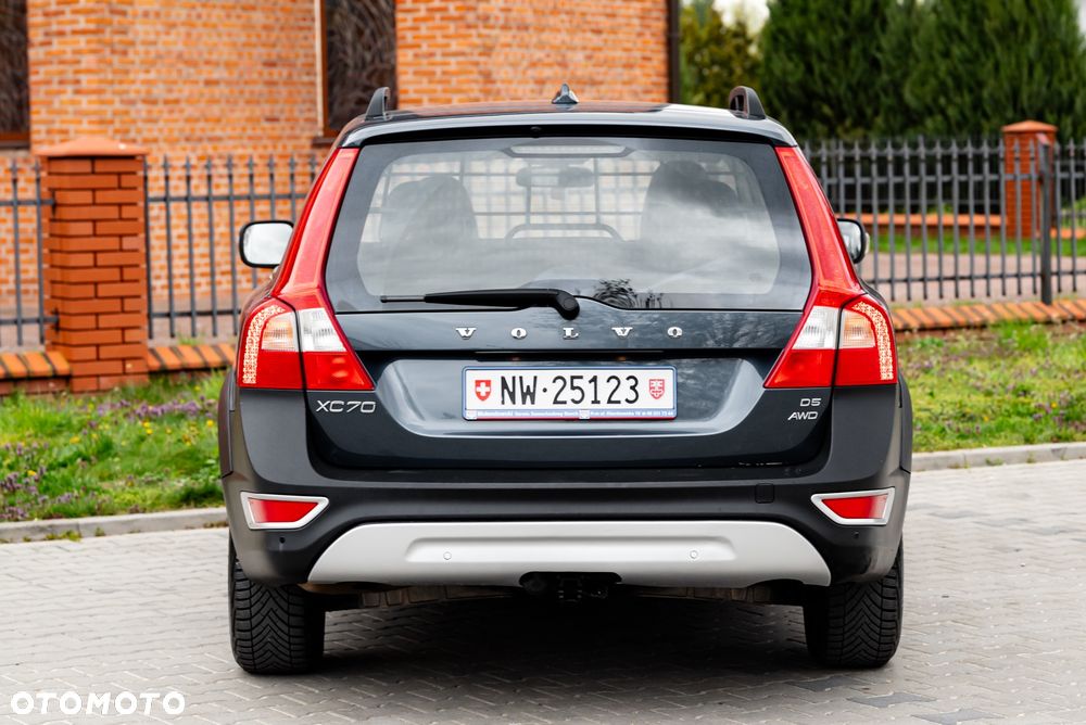 Volvo XC 70 D5 AWD Momentum - 10