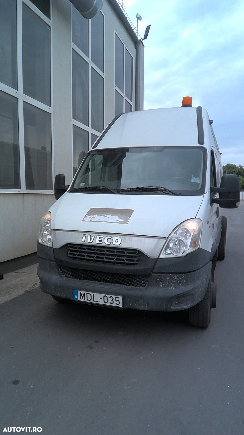 Iveco Daily 2013 35c15 65c15 Lung XL XXL punte Dubla 3.0 145cai vopsea originala stare foarte buna Clima AC 200.000KM Istoric Service Complet Carte service Fără rugină L3h2 L4H3 - 2