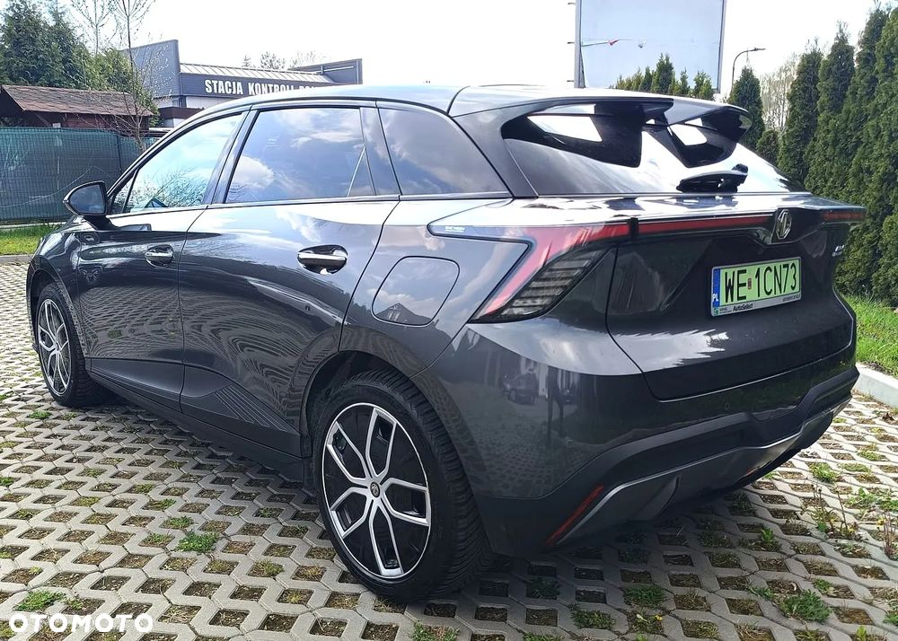 MG 4 Luxury 64 kWh - 32