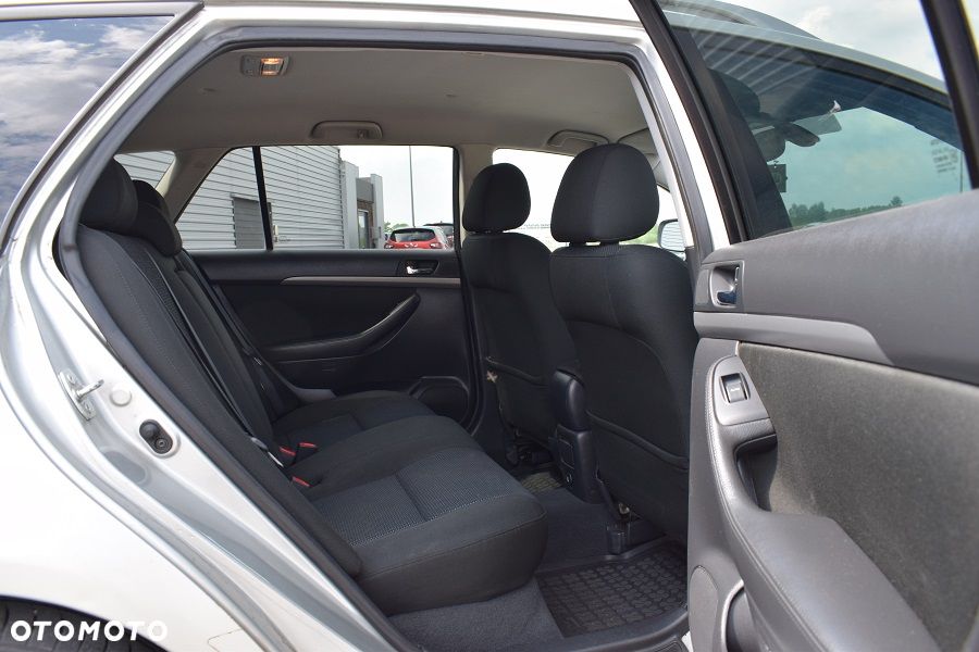 Toyota Avensis 2.0 D-4D Sol plus+NAVI - 9