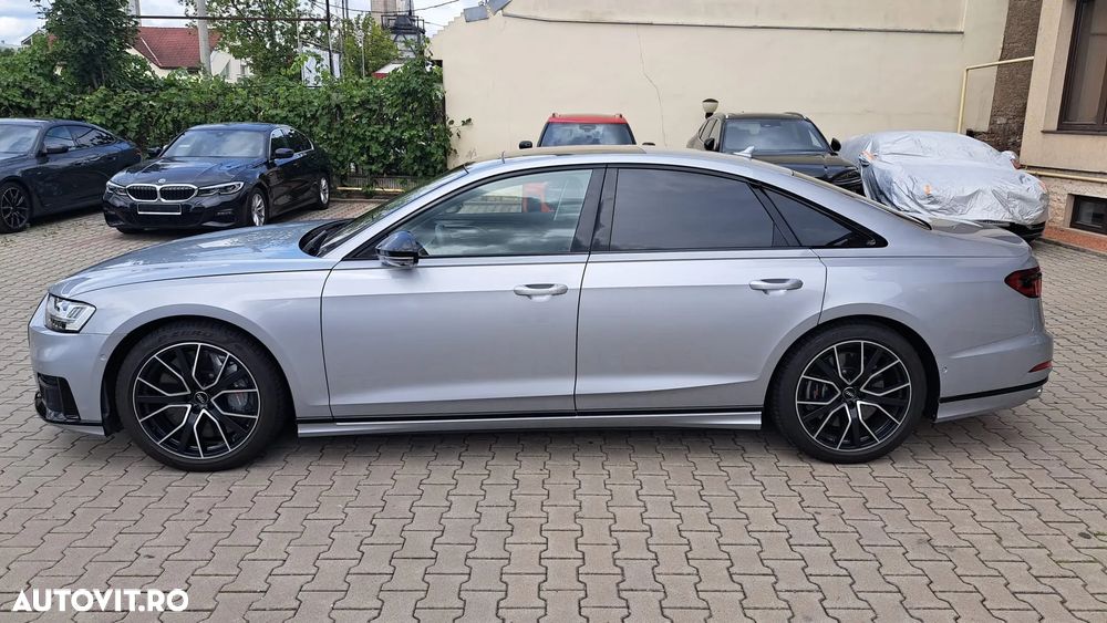 Audi S8 - 4