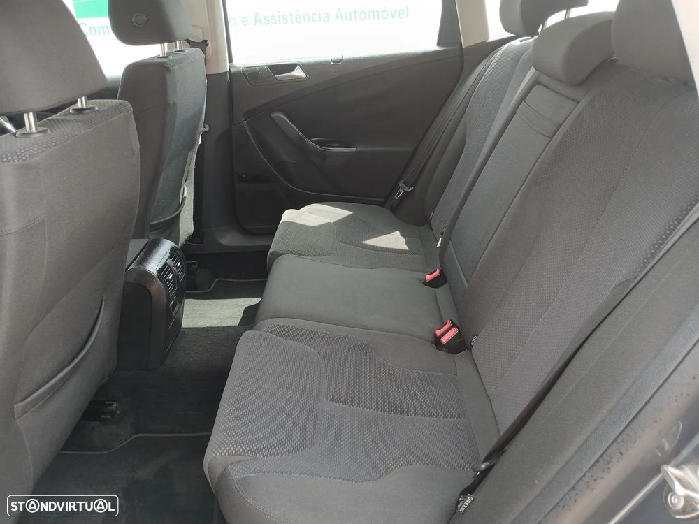 VW Passat 1.6 TDI BlueMotion Comfortline - 18