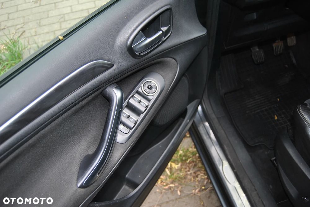 Ford Galaxy 2.0 TDCi DPF Ghia - 16
