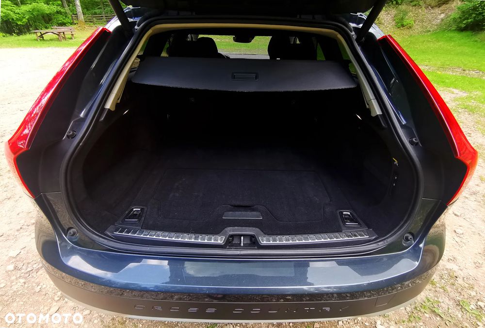 Volvo V90 Cross Country D4 AWD Pro - 13