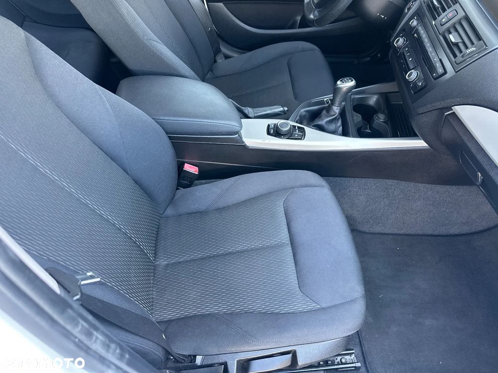 BMW Seria 1 116i - 25