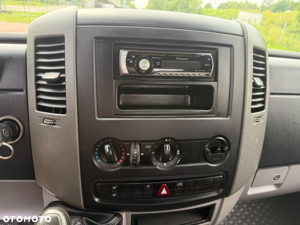 Mercedes-Benz Sprinter - 14