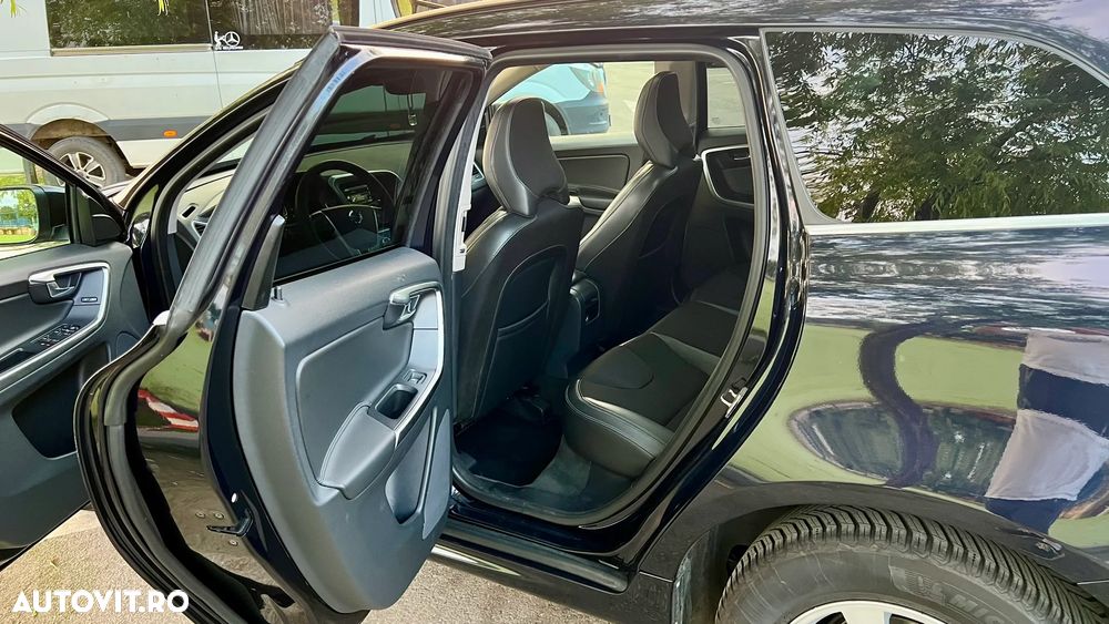 Volvo XC 60 D5AWD Momentum - 9