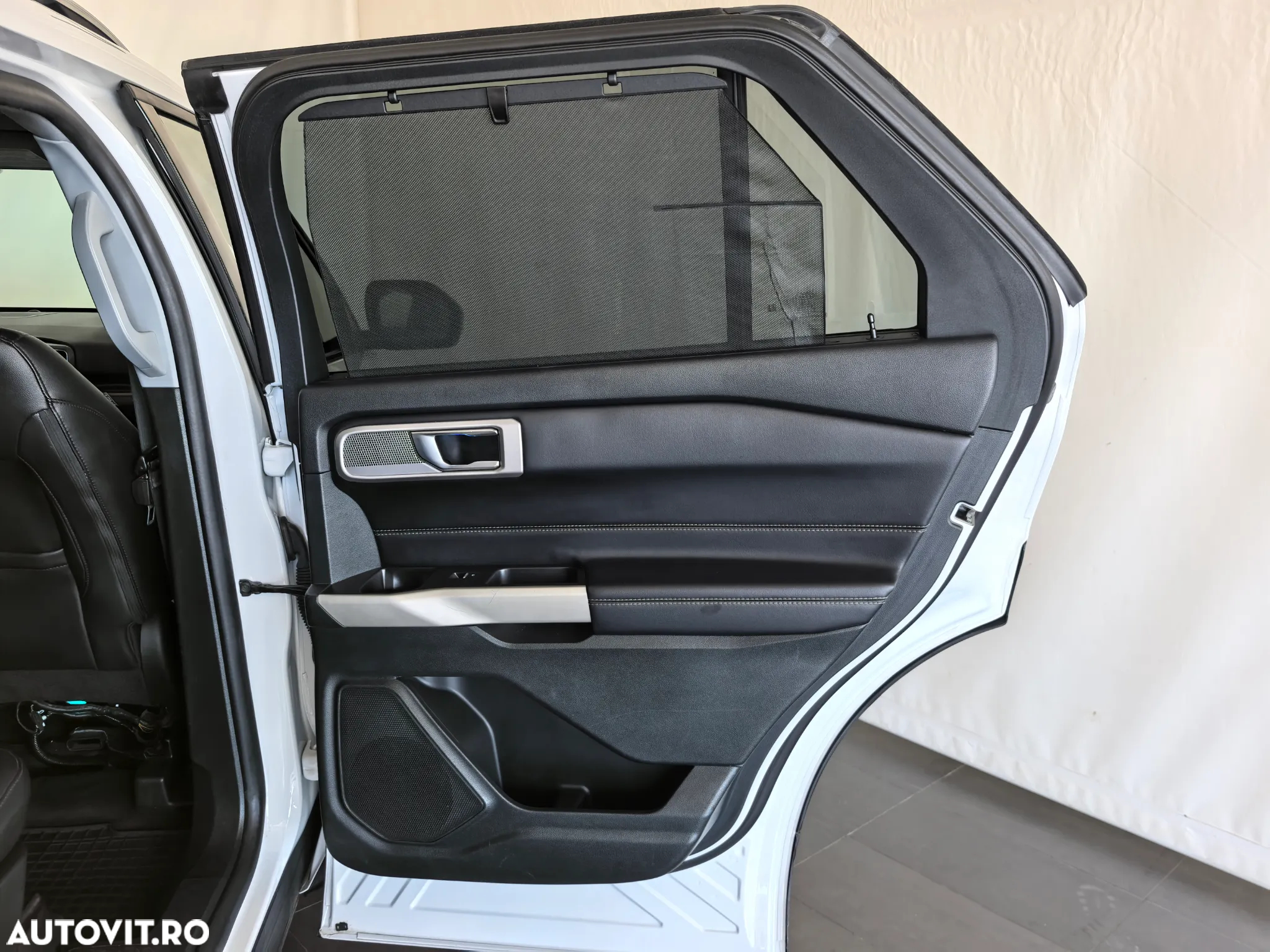 Ford Explorer - 28