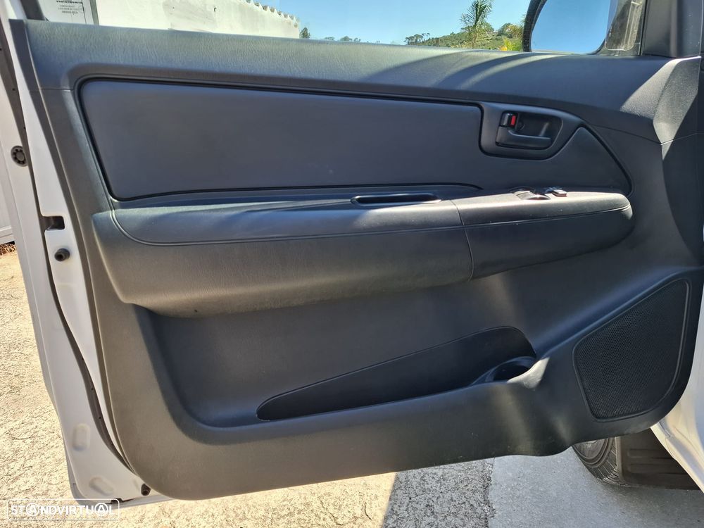 Toyota Hilux 2.5 D-4D 4WD CS CM+AC - 26