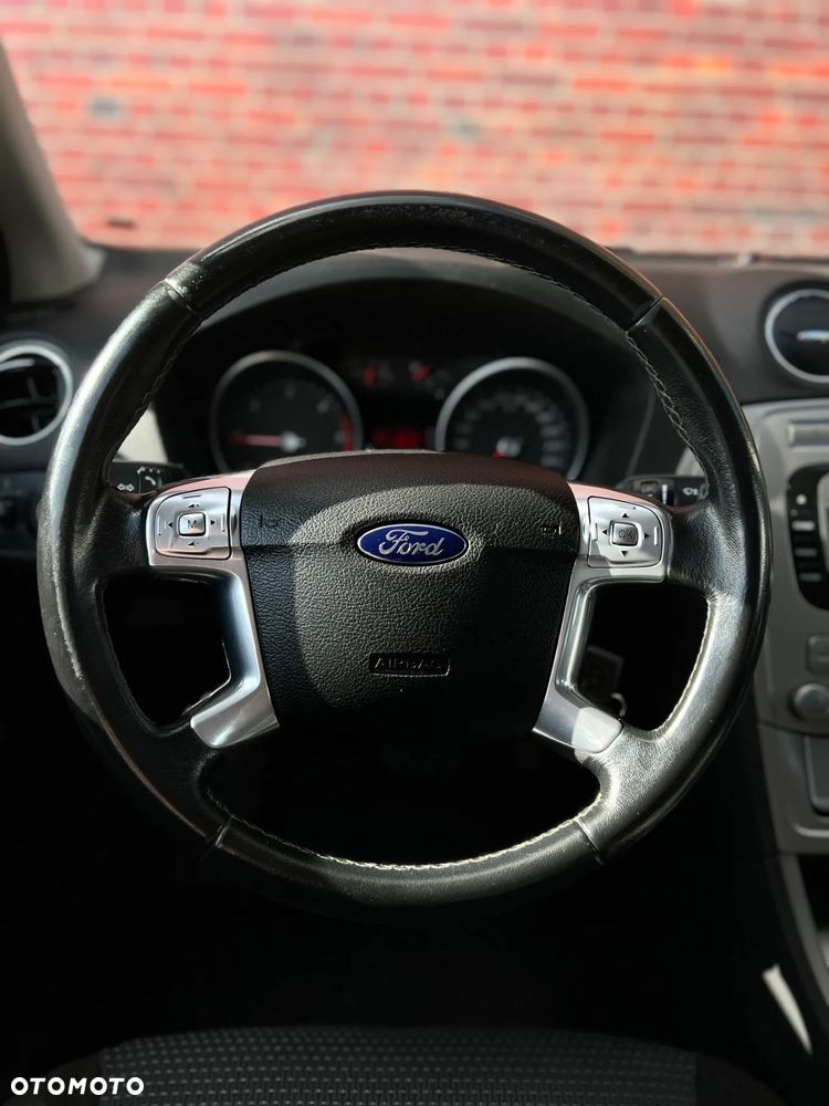 Ford Mondeo - 35
