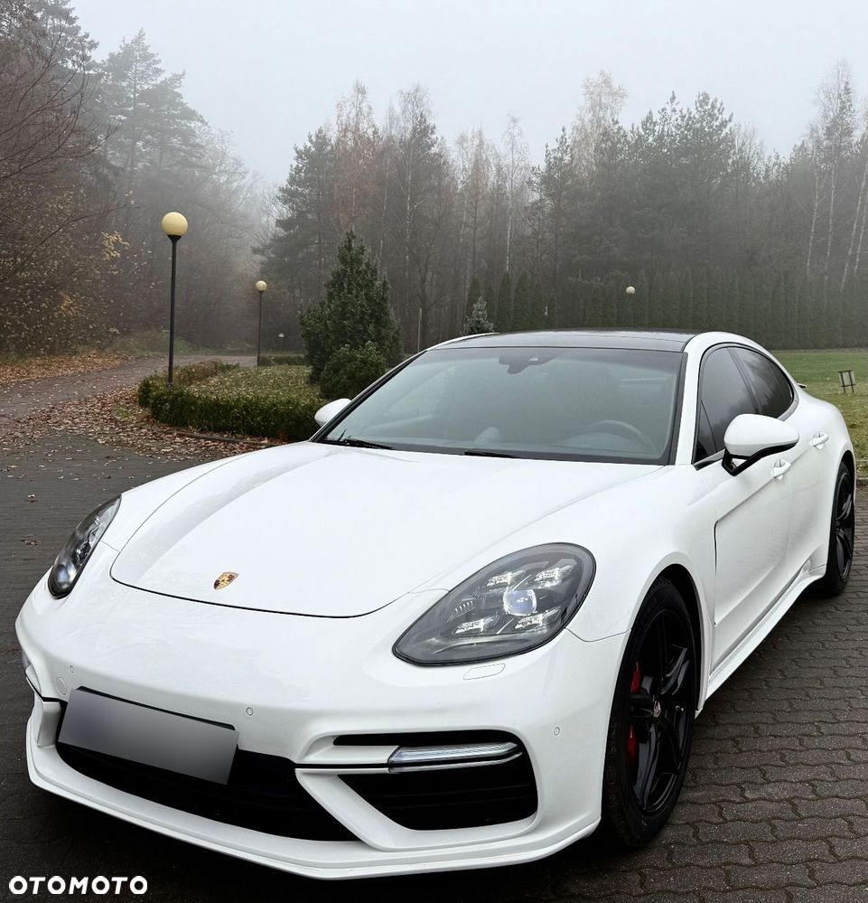Porsche Panamera - 1